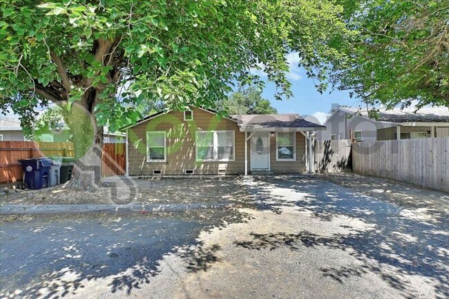 Building Photo - 2313 Piercy Way
