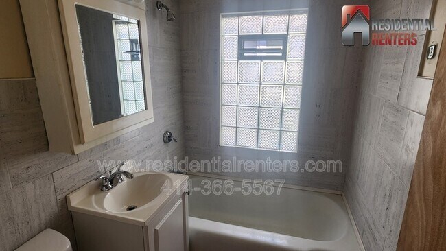 Building Photo - 5435A N 40th St