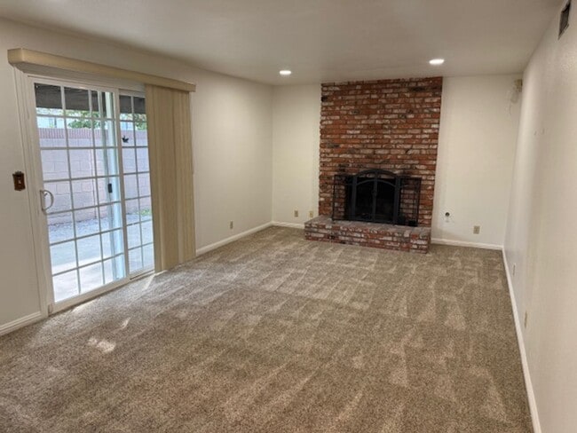 Building Photo - ***READY FOR IMMEDIATE OCCUPANCY*** 3BD/2.5BA HOME IN ARTESIA***