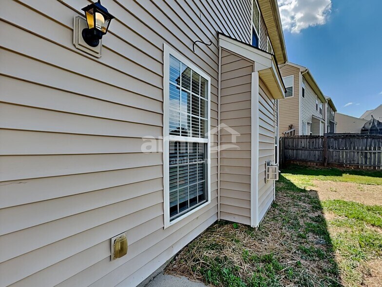 Building Photo - 115 Portland Falls Dr