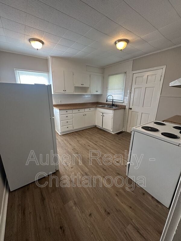 Building Photo - 505 Flegal Ave