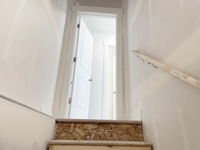 Building Photo - 1599 N 1870 E