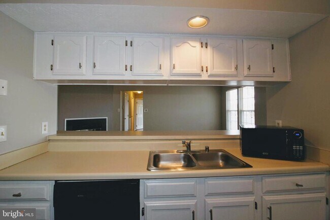 Building Photo - 605 Himes Ave
