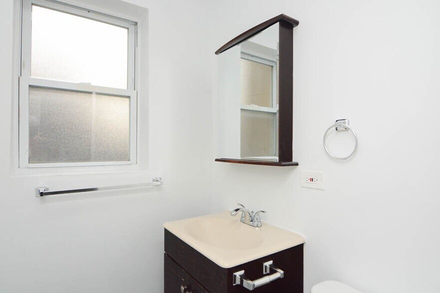 Building Photo - 1627 N Humboldt Blvd