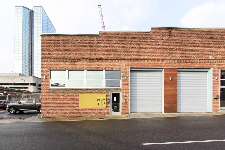 Building Photo - 713 S Central St