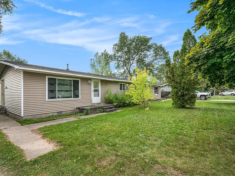 Building Photo - 2883 Princeton Dr