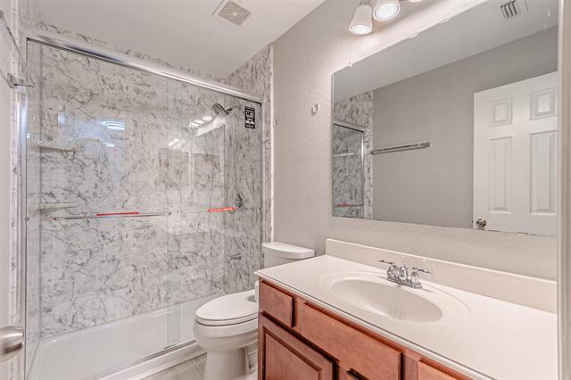 Building Photo - 2022 Highland Dr