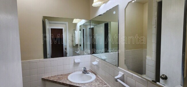 Building Photo - 3820 Meadowlark Dr