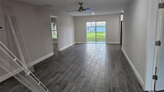 Building Photo - 604 Lime Ave