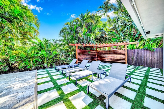 Building Photo - 864 Appleby St