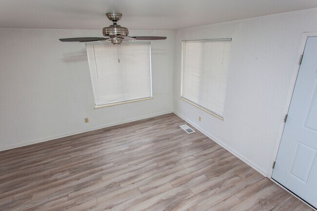 Building Photo - JM-Cram***