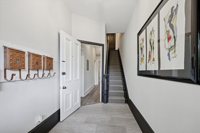 Building Photo - Luxury 2BR/1BA Apartment in the Heart of D...
