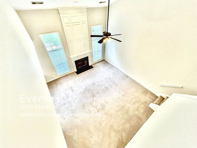 Building Photo - Comfortable 3-Bedroom Home with Prime Loca...