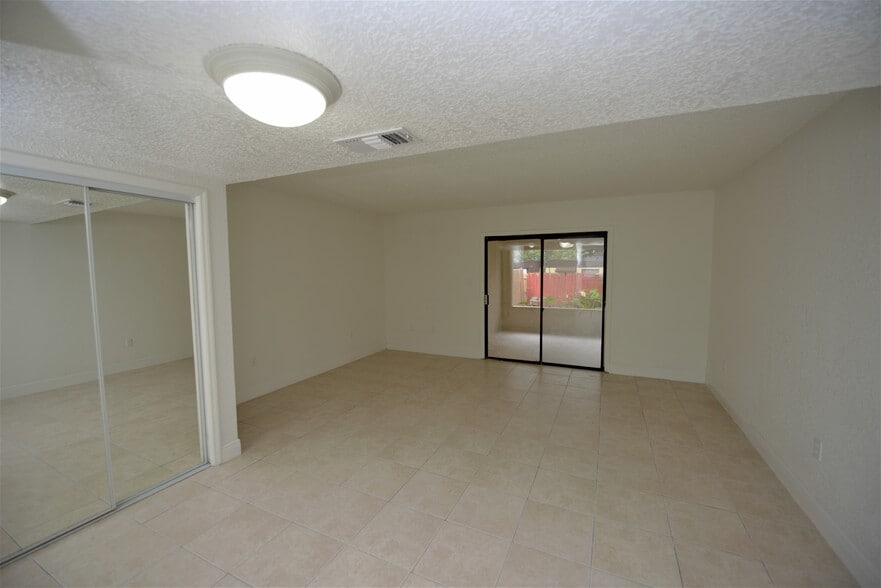Building Photo - 140 Lime Rd