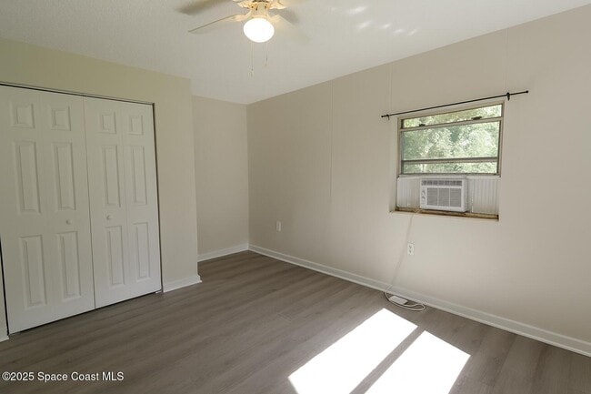 Building Photo - 985 S Fiske Blvd