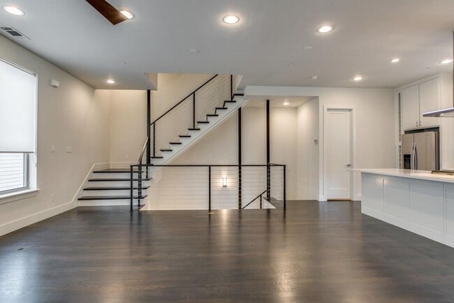 Building Photo - 5816 Lindell Ave