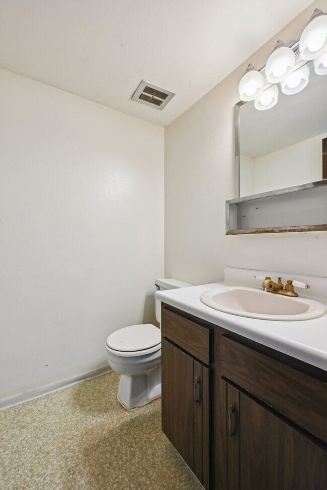 Building Photo - Charming 2BR Townhome in Aurora