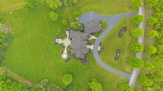Building Photo - 9020 Whisperinghill Dr