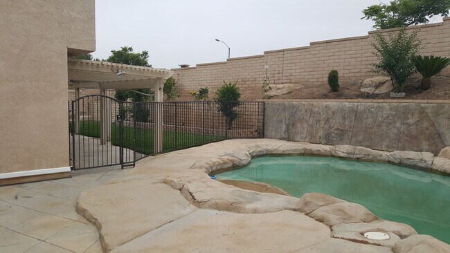 Building Photo - 3015 Briarhaven Ln
