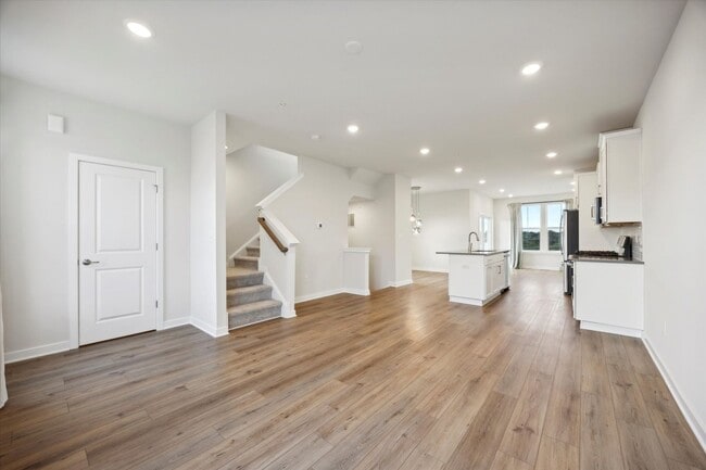 Building Photo - 3 Bedroom End-Unit Townhome in Spring City