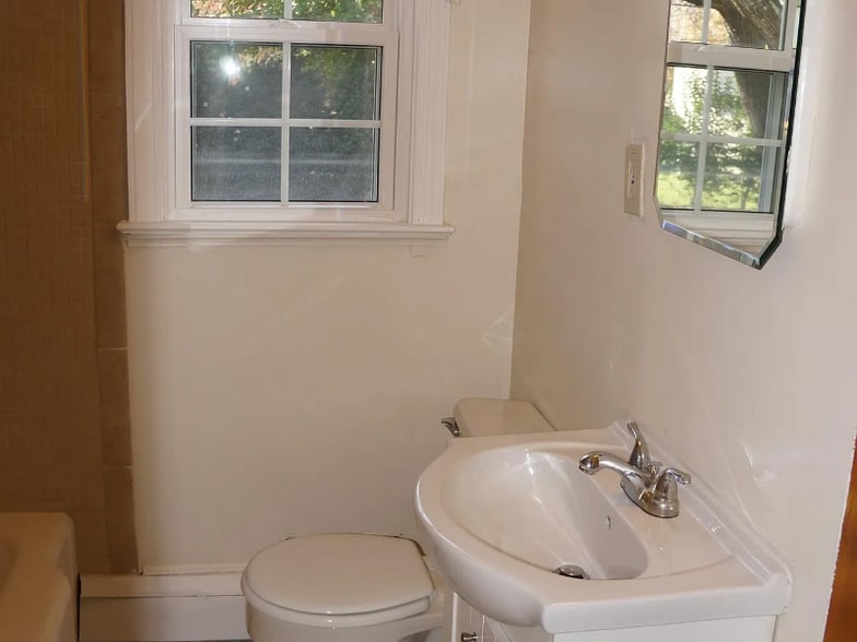 Building Photo - 237 Beechwood Ave