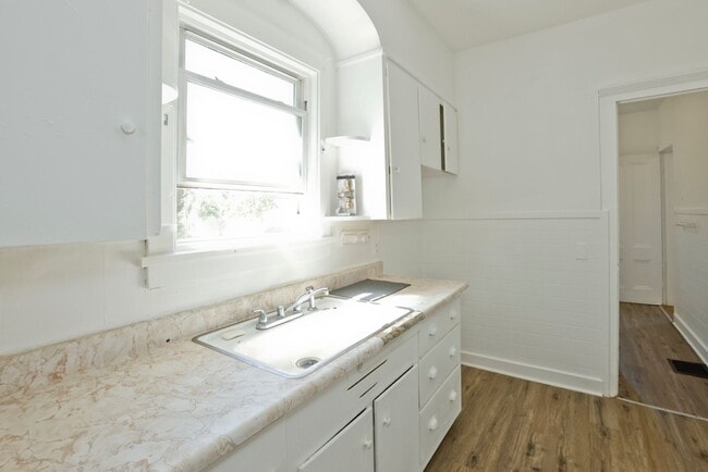 Building Photo - 257 Alphonse St