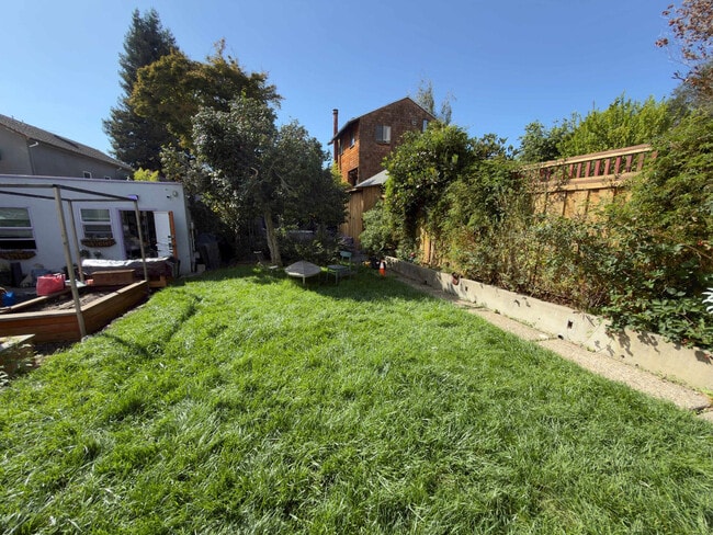 Building Photo - 3148 College Ave