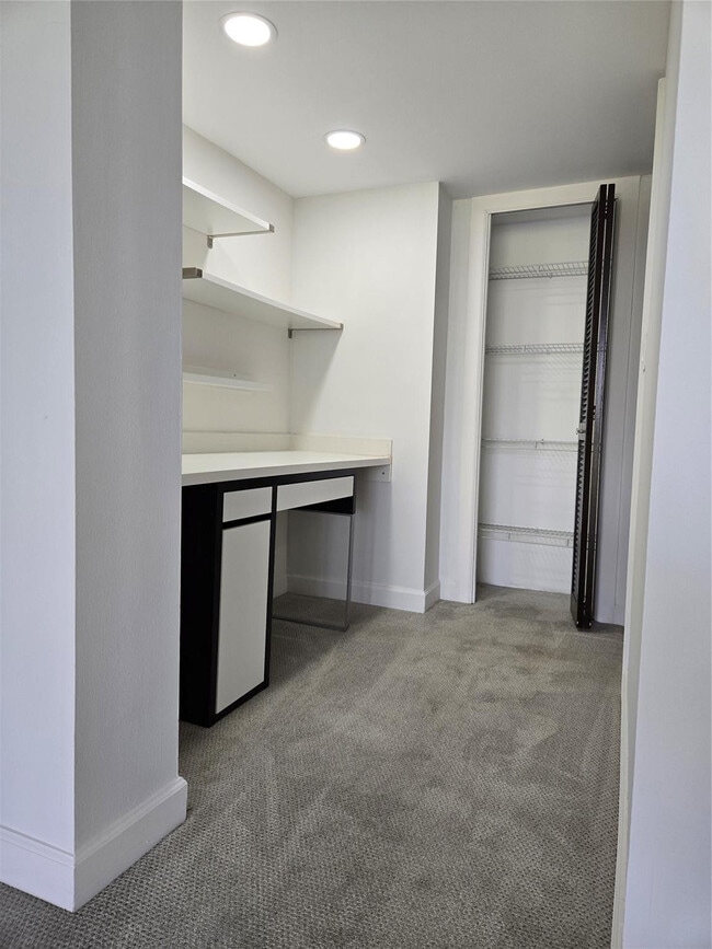 Building Photo - 2651 S Course Dr