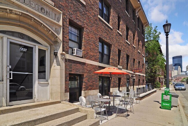 Building Photo - 206 E 27th St