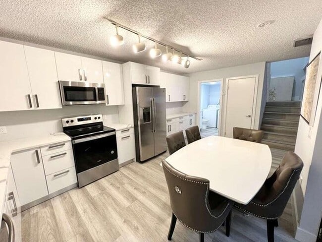 Building Photo - 118 1st Terrace