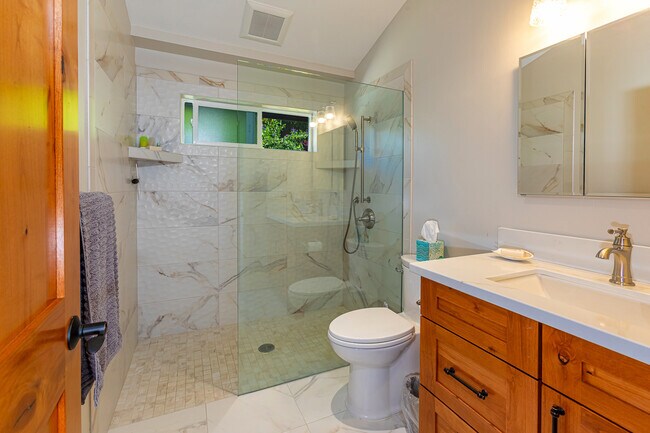 Building Photo - 815 Kupulau Dr