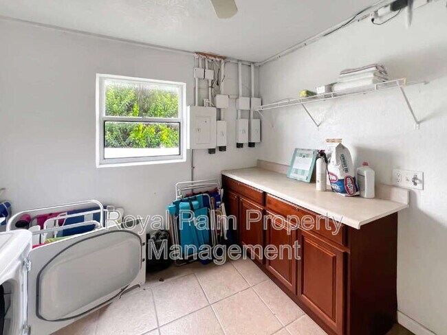 Building Photo - 11594 1st Ave