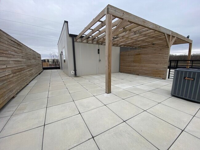 Building Photo - Beautiful Townhome for Rent