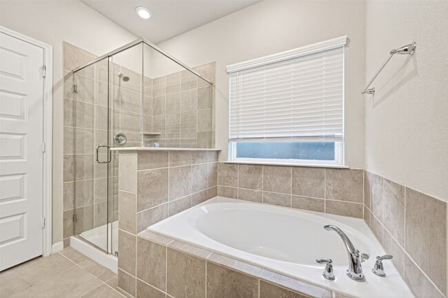 Building Photo - 1322 Eagle Pass Dr