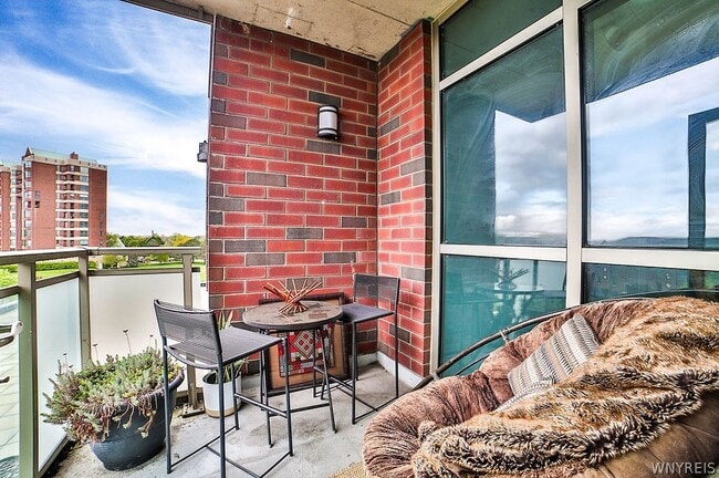 Building Photo - 132 Lakefront Blvd