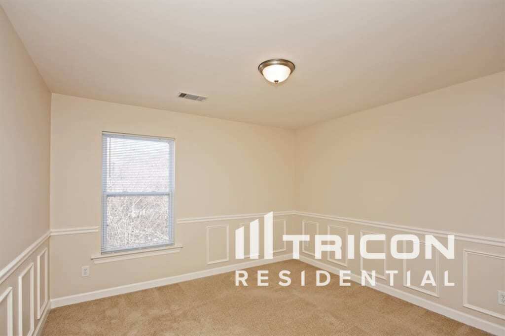 Building Photo - 91 Berry Hill Dr