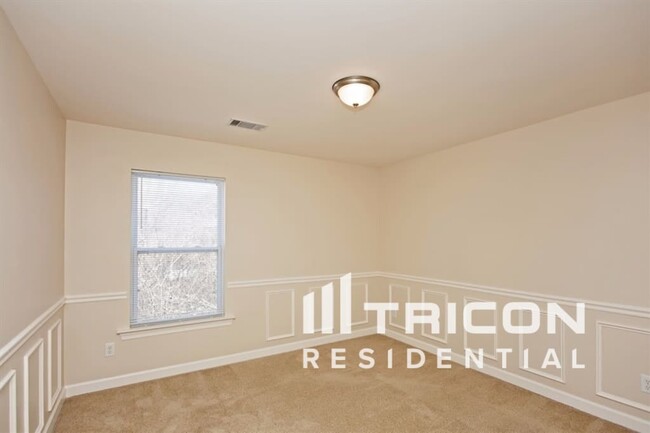 Building Photo - 91 Berry Hill Dr