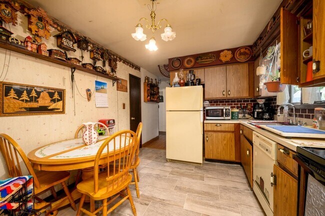 Building Photo - Fully Renovated 3-Bed, 2-Bath Ranch with Garage and Large Yard in Manchester