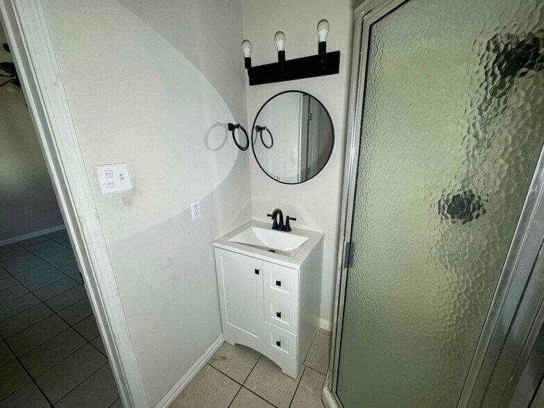 Building Photo - 8108 Happy Trail