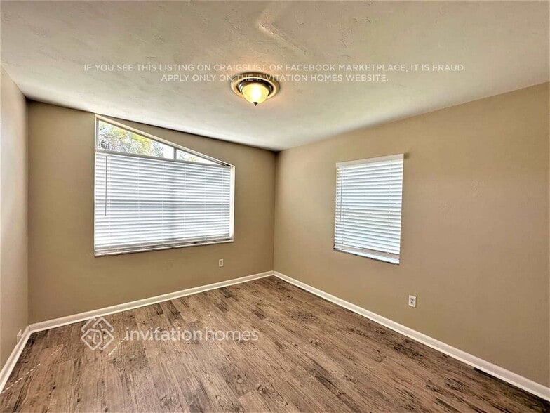 Building Photo - 1324 W Hartley Cir