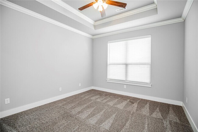 Building Photo - 307 Alder St