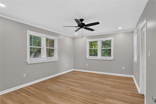 Building Photo - 1220 Roxboro Dr NE