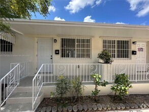 Building Photo - 823 NW 27th Ct