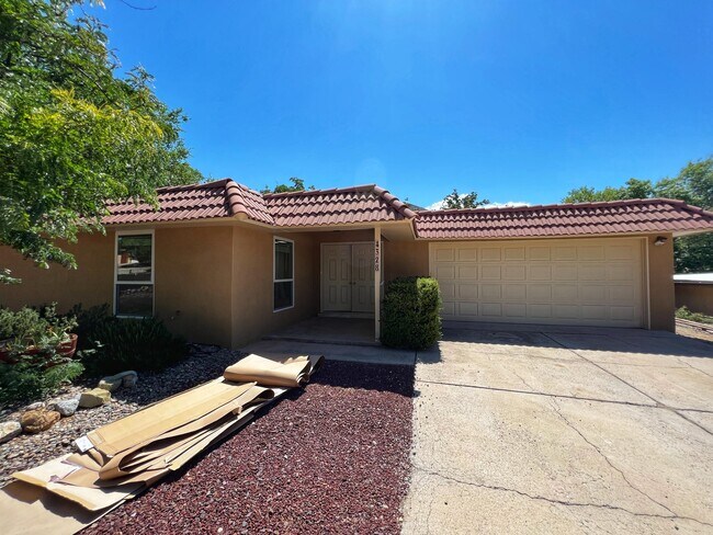 Building Photo - 4328 Magnolia Dr NE