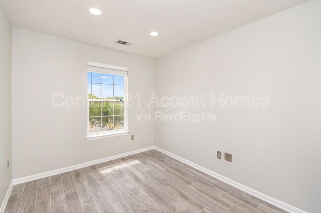 Building Photo - 5522 Jowett Ct