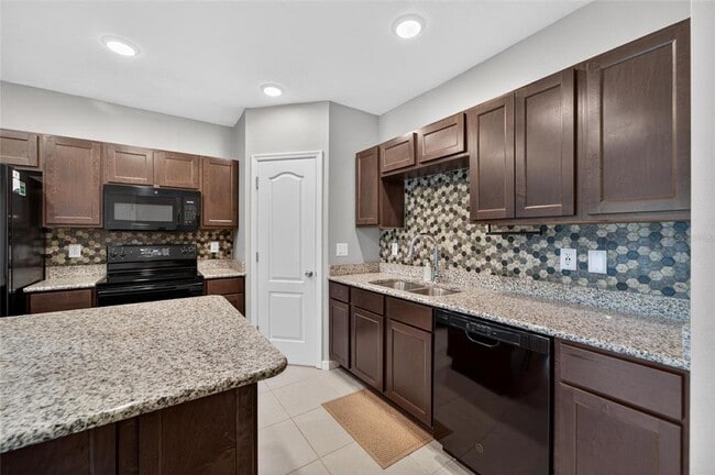 Building Photo - 3842 Hampstead Ln