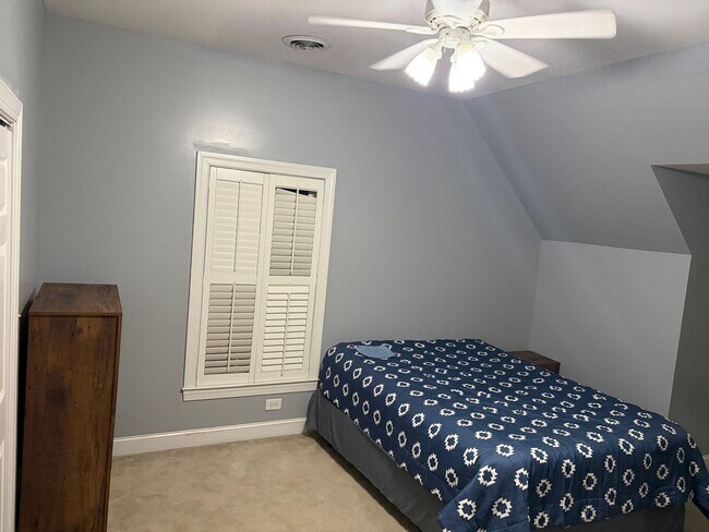 Building Photo - Spacious 5BR House in Oak City