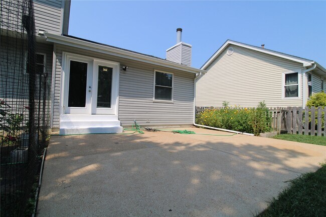 Building Photo - 912 Oakwood Farms Ln