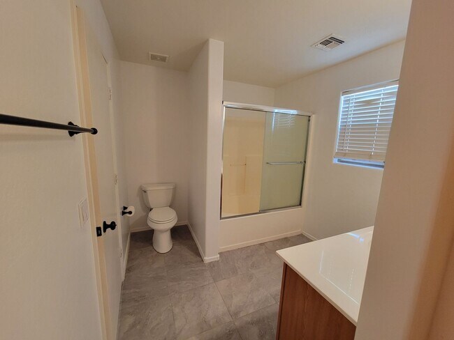 Building Photo - 14862 W Aster Dr