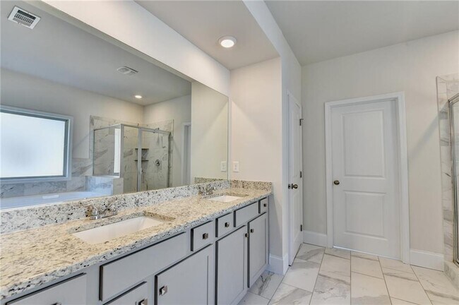 Building Photo - 1721 Silver Crst Wy